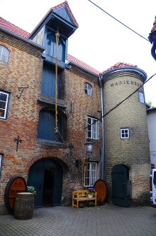 Die Flensburger Marienburg beherbergt Flensburgs letztes Rumhaus.